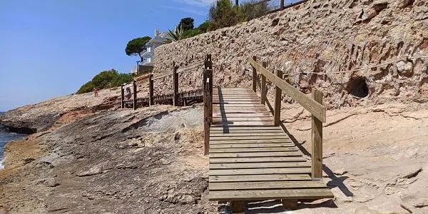 L'Ajuntament d'Altafulla arranja les passeres d'accés a la platja del Canyadell