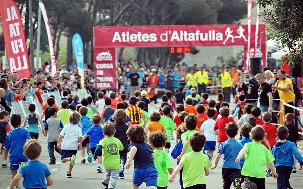 La Cursa 1 de Maig d’Altafulla celebra deu anys amb la participació d’un miler de corredors