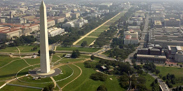 La Colla Vella i la Joves de Valls duen l’estendard de Catalunya a Washington
