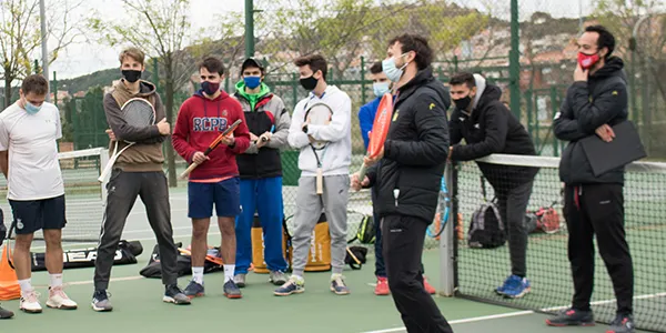 La Federació Catalana de Tennis promou cursos de formació tècnica