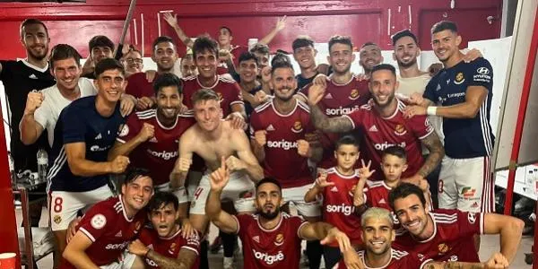 El Nàstic venç i convenç davant el Sabadell per seguir líder (0-2)