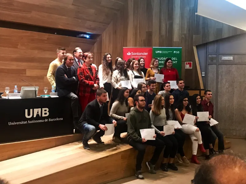 Dos exalumnes de l’Institut Estatut reben la beca Santander Ítaca per estudiar a la UAB