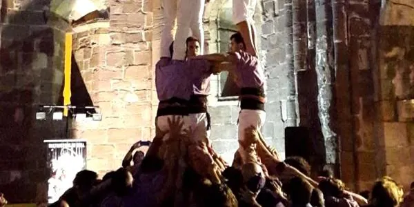 Els Castellers d’Altafulla reprenen el calendari d’actuacions amb un 4d6, un 2d6, un 3d6, i dos pilars de quatre a Alcover