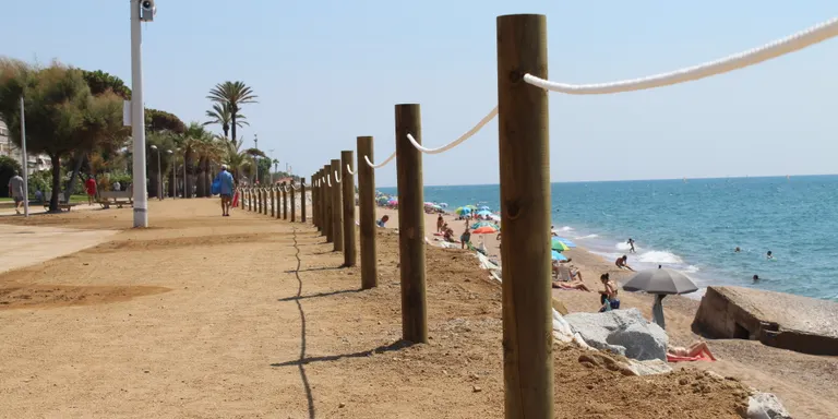 Pineda gaudeix d'un passeig marítim més naturalitzat i més ample des d'aquest cap de setmana
