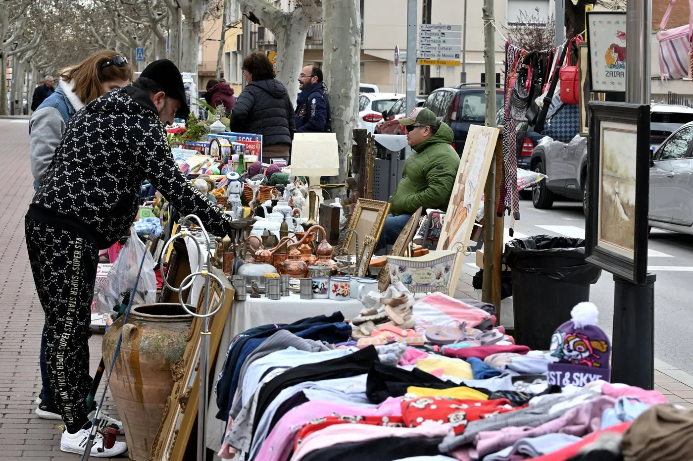 El mercat de segona mà torna a la Pau Casals