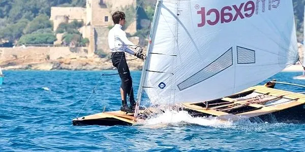 Més d’una trentena de regatistes participen a la Copa Catalana de Patí de Vela 2017