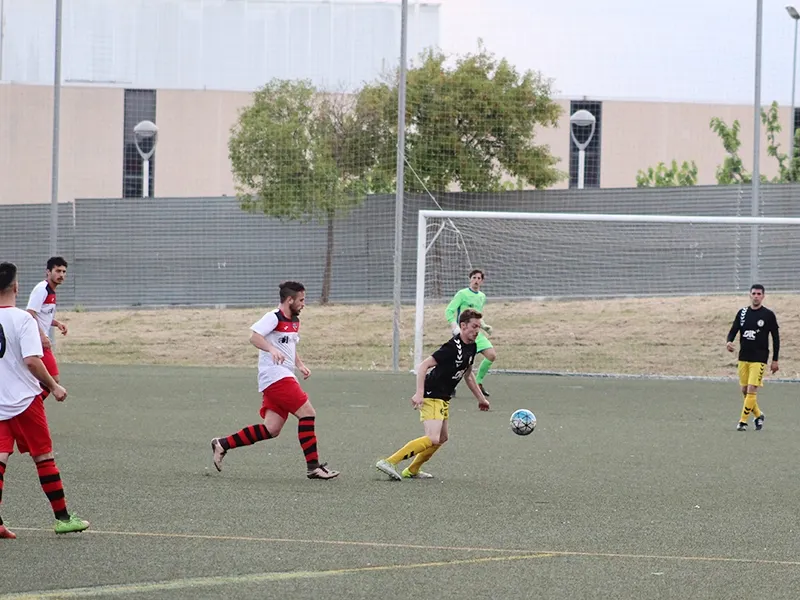Pilota dividida entre dos equips que els agrada tenir-la