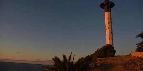 Visites guiades especials per veure sortir el sol des del far de Torredembarra