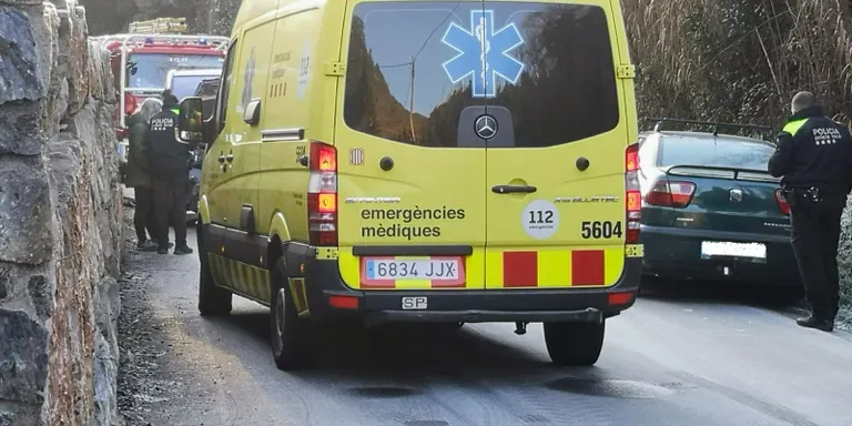Xoc frontal entre dos vehicles a la Riera de Pineda a l'alçada de Can Terrades sense ferits greus