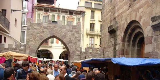 El bon temps afavoreix el Mercat Medieval dels Canonges