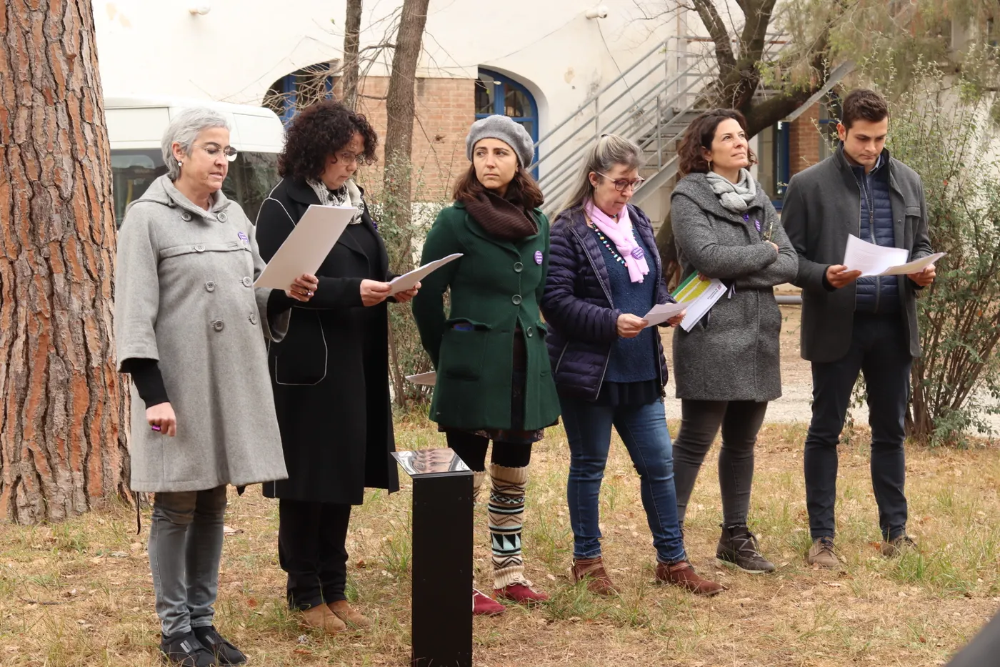 El Consell Comarcal del Baix Camp celebra el 8M amb una placa commemorativa