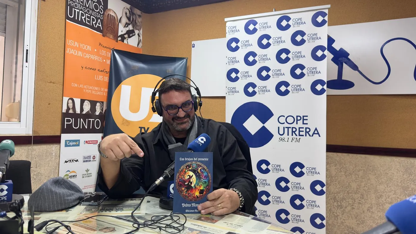 Pedro Monclús visita COPE Utrera para hablar de su libro 'Las brujas del presente'