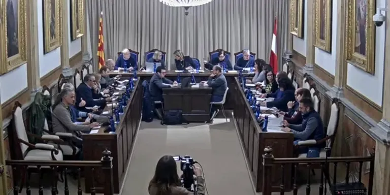 La modificació d’una ordenança i una moció del PSC marquen l’últim ple de l’any
