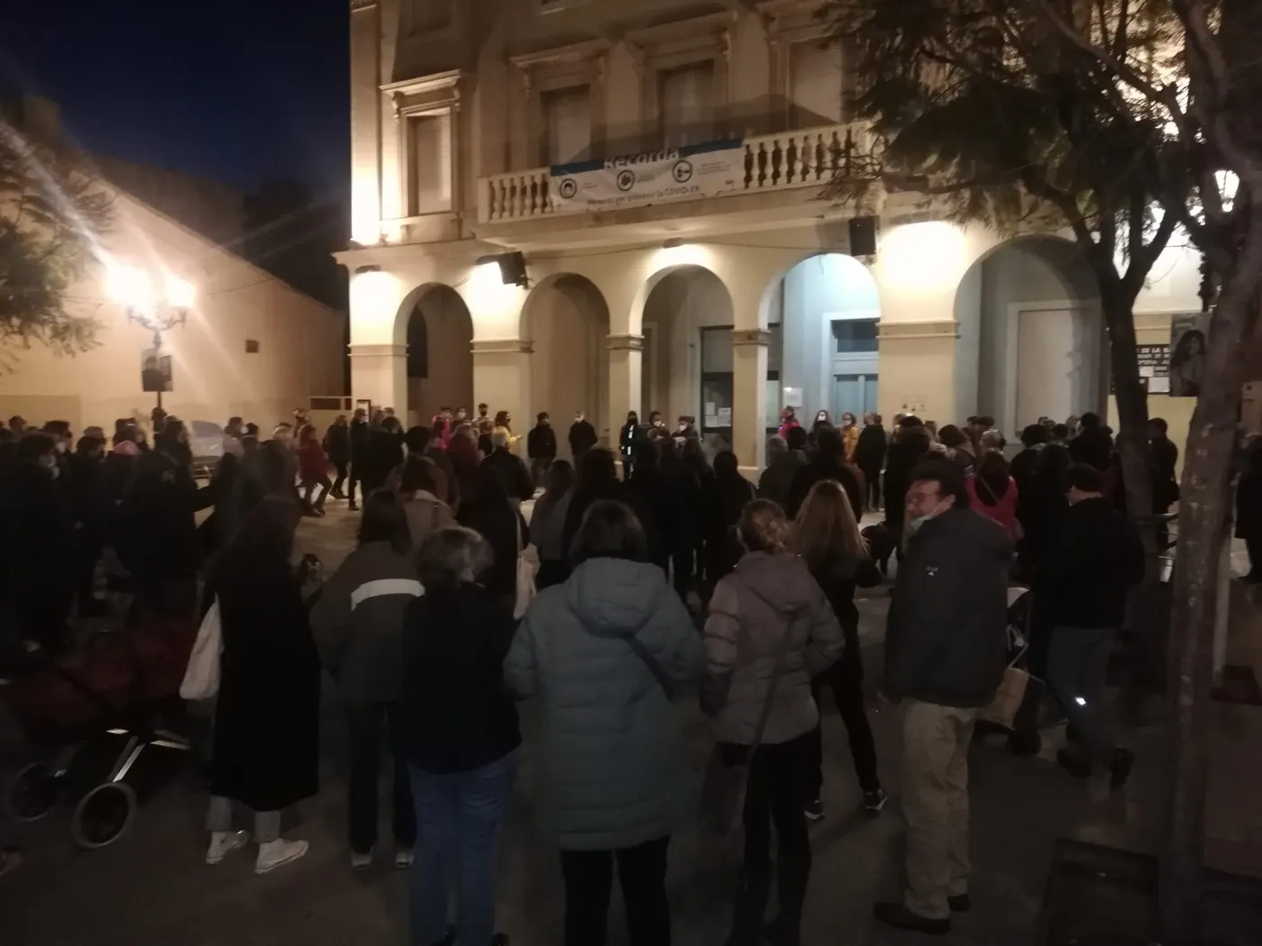 Un centenar de persones es concentren per demanar l’alliberrament de Pablo Hasél