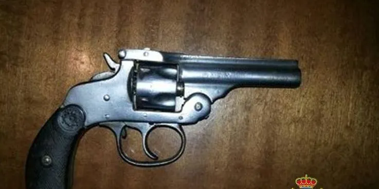 Detingut un veí de la Seu per tinença il·lícita d'arma