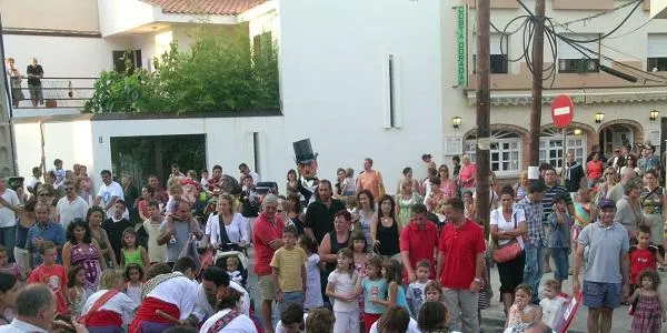 Els nous gegantons d’Altafulla s’estrenen en la cercavila pel Barri Marítim