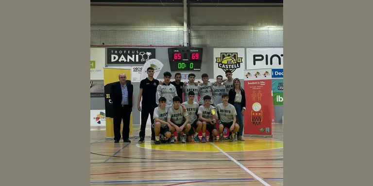 El júnior masculí de l'Arenys Bàsquet acaba subcampió al torneig d'Es Castell