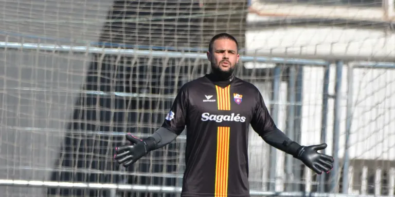 El Caldes, amb un jugador menys a la segona meitat, guanya el Parets i manté la distància de cinc punts en el liderat