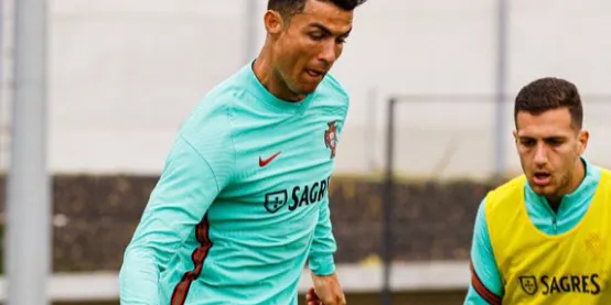 Cristiano Ronaldo es torna a oferir al Barça
