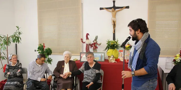 Un ferit lleu en una cuina incendiada al carrer Poeta Virgili