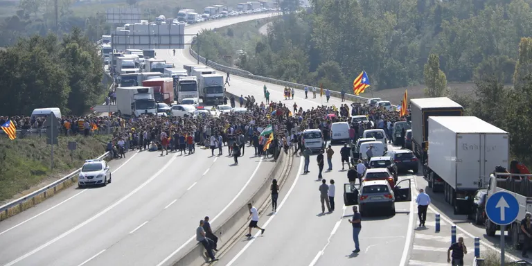 Arxiven la causa contra 7 persones investigades pels talls a la C-17 i la C-25 durant les protestes postsentència