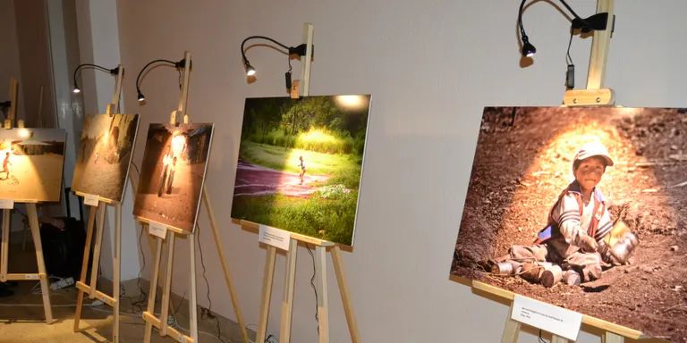 Exposició 'L'esperança també juga' a l'Escola FEDAC Mare de Déu del Roser