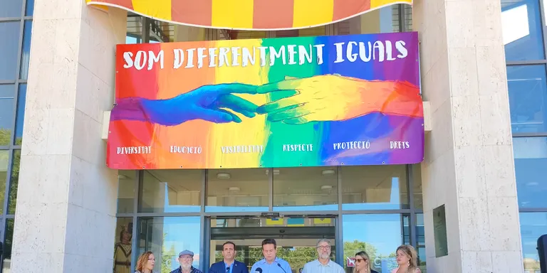 Cambrils celebra la Diada de l’Orgull LGBTI+ amb la lectura d’un manifest a càrrec de l’Associació LGTB