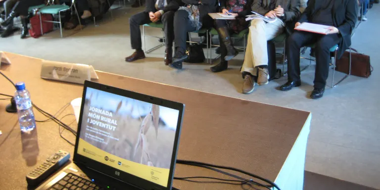 Els joves que viuen en municipis més agraris pateixen menys l'atur