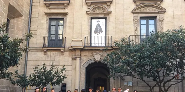 L'Escola Miret i Sans d'Organyà visita les restes dels dòlmens de la vall de Cabó, exposades a Solsona