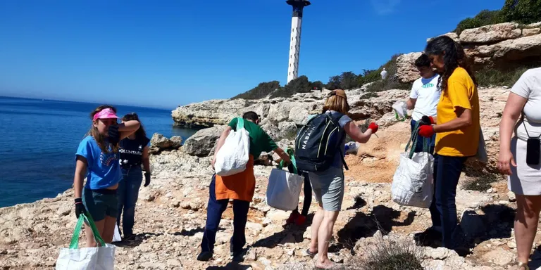 22 quilos de residus recollits durant el 'Let's Clean Up Europe' a Torredembarra
