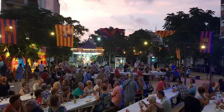 Torna la botifarrada popular a la plaça de les Mèlies de la Penya Barcelonista de Pineda
