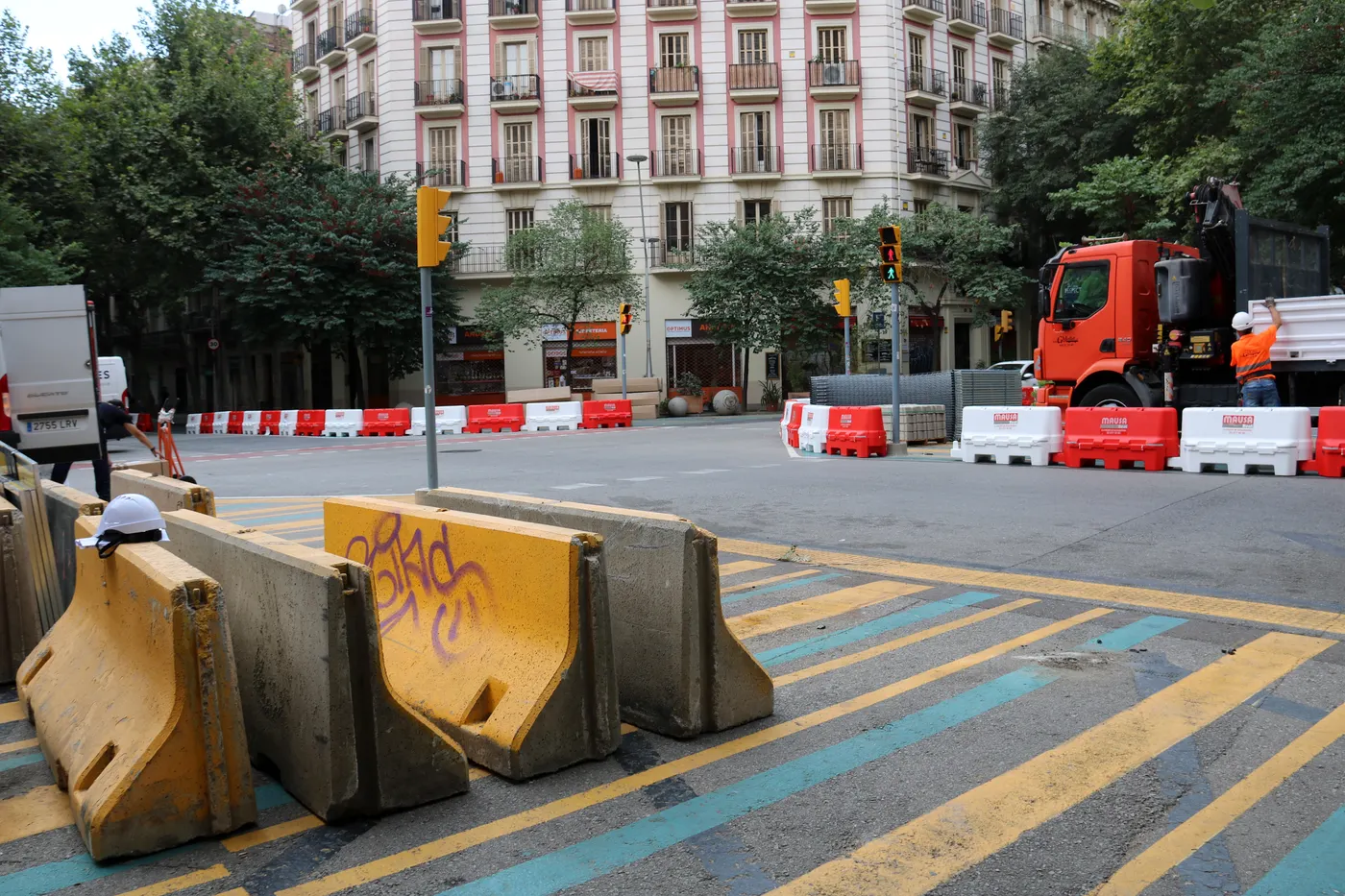 Comencen els treballs per implantar quatre eixos verds i quatre places a la Superilla Barcelona de l'Eixample.
