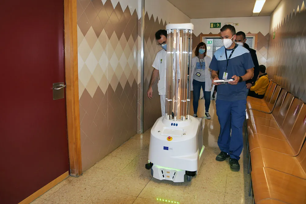 Robots per desinfectar les habitacions dels hospitals