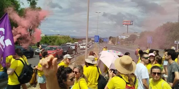 Tallen l’A7 a Tarragona en una nova jornada de vaga d'Educació a tot el país