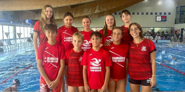 Tret de sortida de les lligues aleví i infantil per als nedadors del Cambrils Club Natació