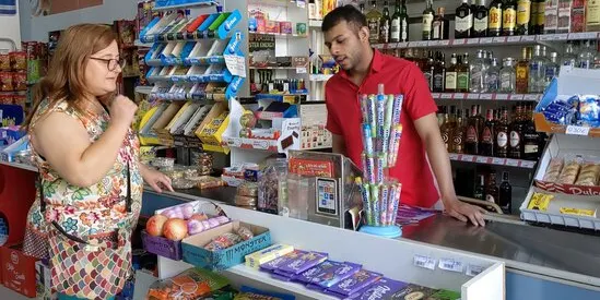 El Consorci per la Normalització Lingüística inicia a Pineda la campanya 'Comerços Aprenents'