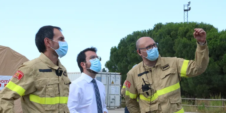 Aragonès fa una crida a la "prudència" arran de l'incendi de Llançà que afecta una centenar d'hectàrees