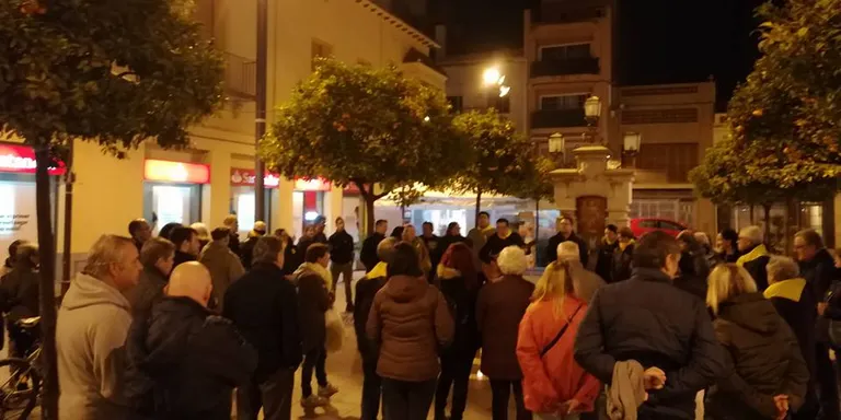 Veïns de Pineda es solidaritzen amb els 'Jordis' pels 100 dies del seu empresonament