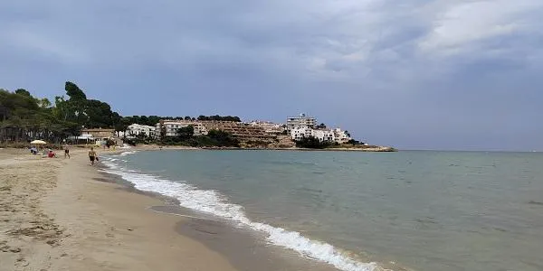 Una tempesta elèctrica obliga a prohibir el bany a la platja d'Altafulla durant gairebé dues hores