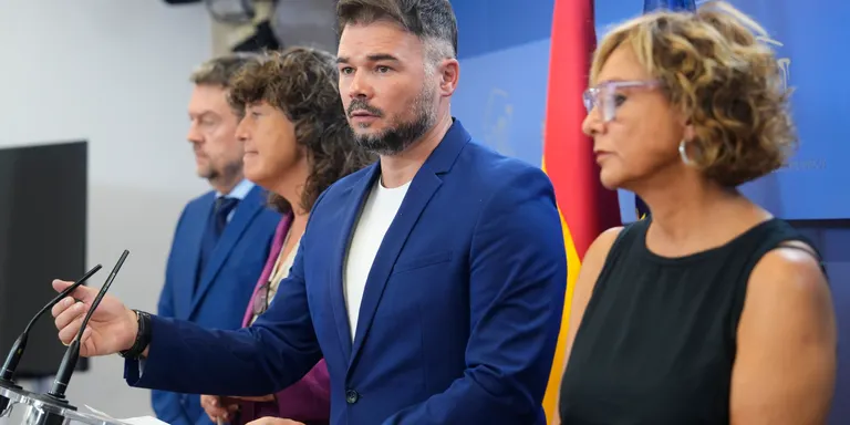ERC i PSOE acorden l'oficialitat del català, investigar Pegasus i la fi de la repressió per totes “les vies legals”