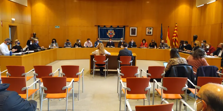 L’equip de govern afirma que l'enderrocament de l’estació és legal i que es fa amb mitjans propis per guanyar temps
