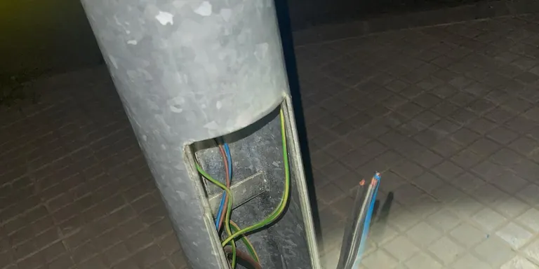 Solsona pateix una onada de robatoris de cable de coure en fanals de la via pública