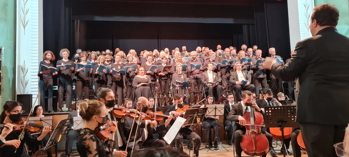 Prop de 400 persones assisteixen al concert en solidaritat amb Ucraïna al Casino de Caldes