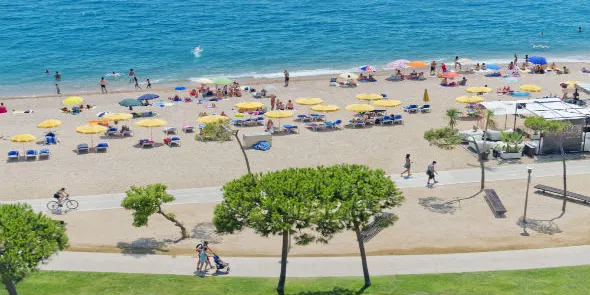 El Maresme va rebre 1,2 milions de turistes el 2016 que arriben buscant sol i platja