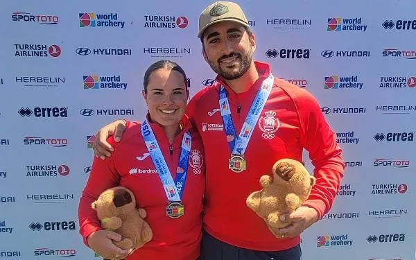 Elia Canales es proclama subcampiona per equips mixts en el debut en la Copa del Món de Tir amb Arc