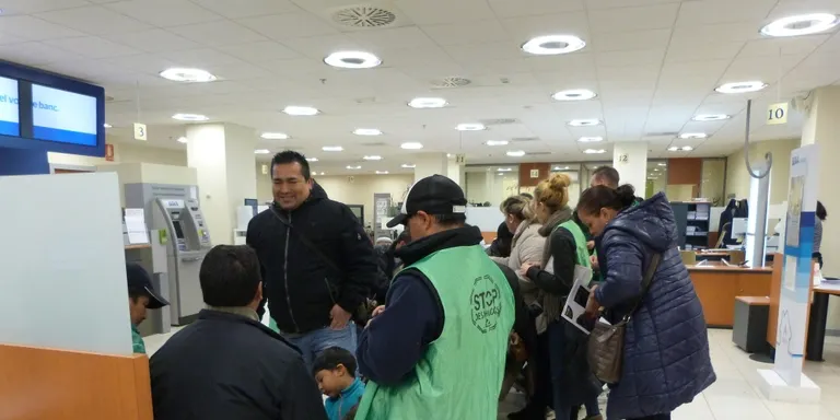 La PAH ocupa l'oficina del centre del BBVA