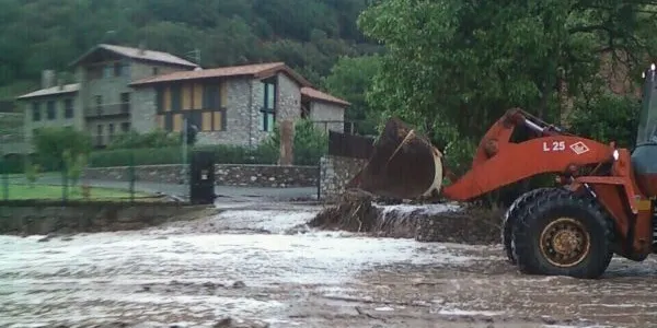 Restablert el trànsit a l'entrada de la Seu després de l'esllavissada