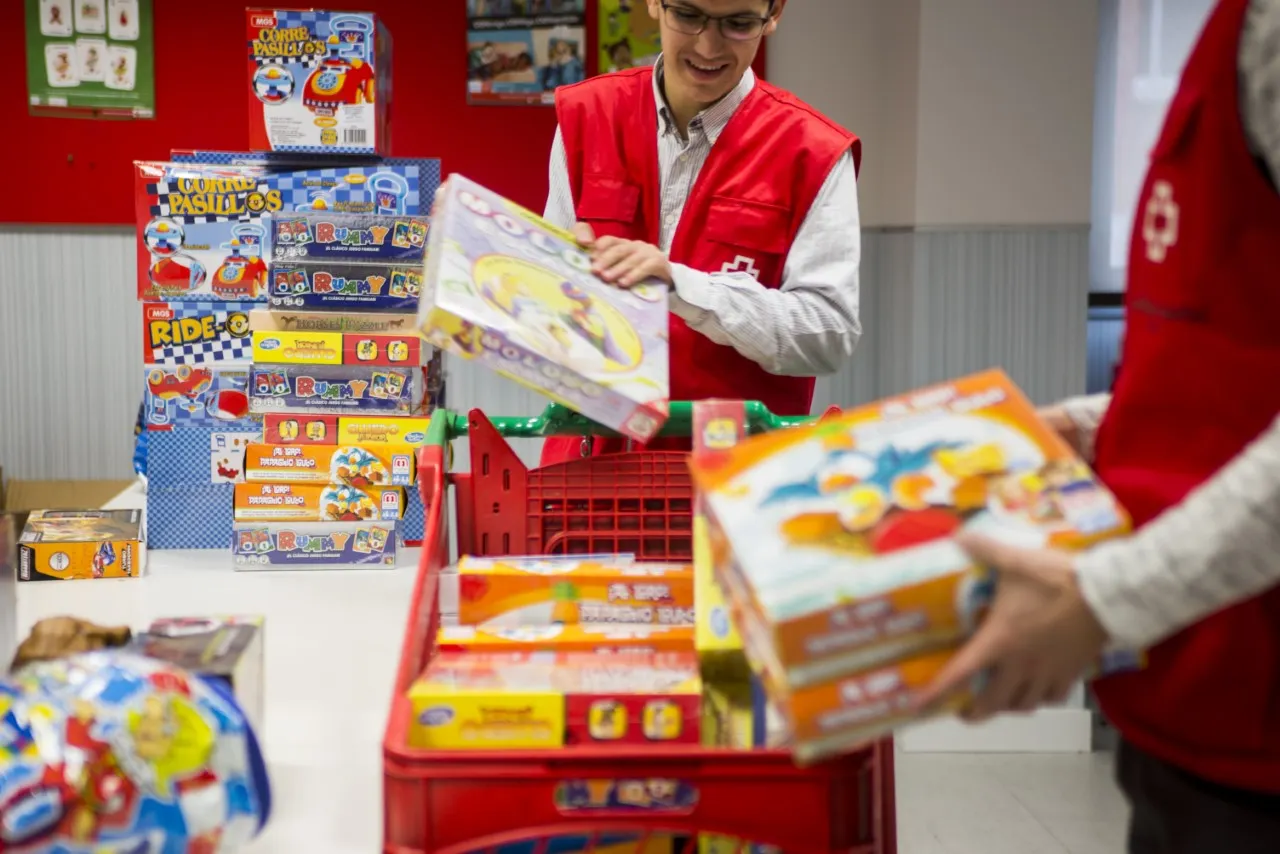 Creu Roja Joventut vol arribar a recollir 8.000 joguines per a nens vulnerables de la demarcació