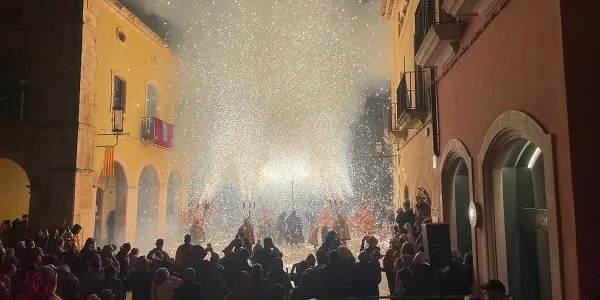 Els Diables d’Altafulla clouen la Festa Major reivindiant-se i repartint estopa als polítics locals i mundials