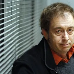 Entrevistes de la Justa del 11/10/2017 — Cendres d’Estós: amistat, dol i poesia com a teràpia; docència i joves lectors, amb maridatge de vins - episode art
